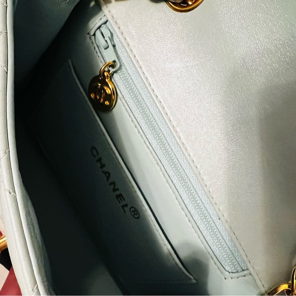 🔴 SOLD 🔴 Vintage Chanel Mini Border Flap Bag - Picture 5 of 17